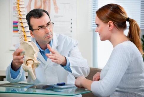 consultation with a doctor about lumbar osteochondrosis